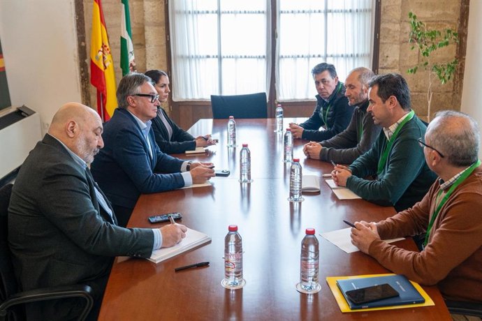 Reunión de Vox en el Parlamento andaluz con representantes de COAG.