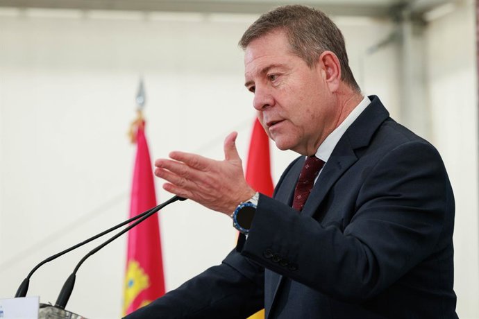 O presidente de Castela-La Mancha, Emiliano García-Page, inaugura, em Villanueva de Alcardete (Toledo), a nova Estação de Tratamento de Águas Residuais (ETAR).