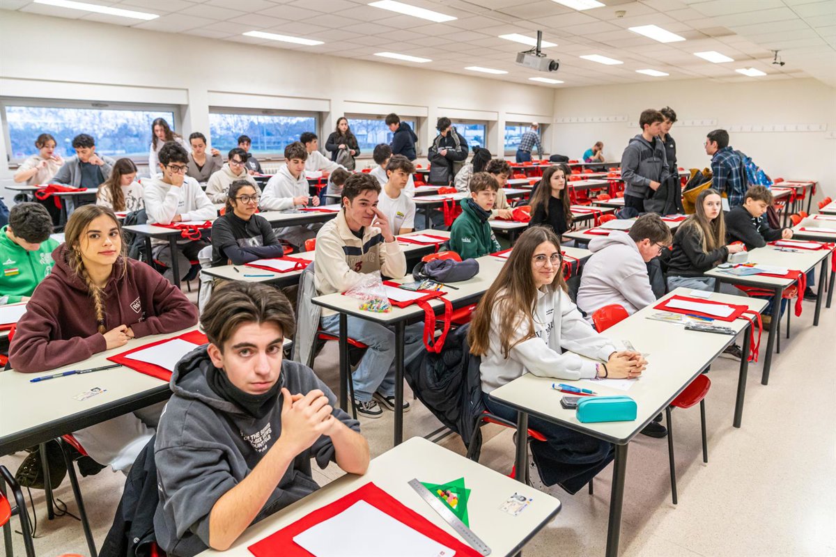 65 alumnos de Bachillerato participan en las pruebas de la fase local de la LXII Olimpiada Matemática en La Rioja