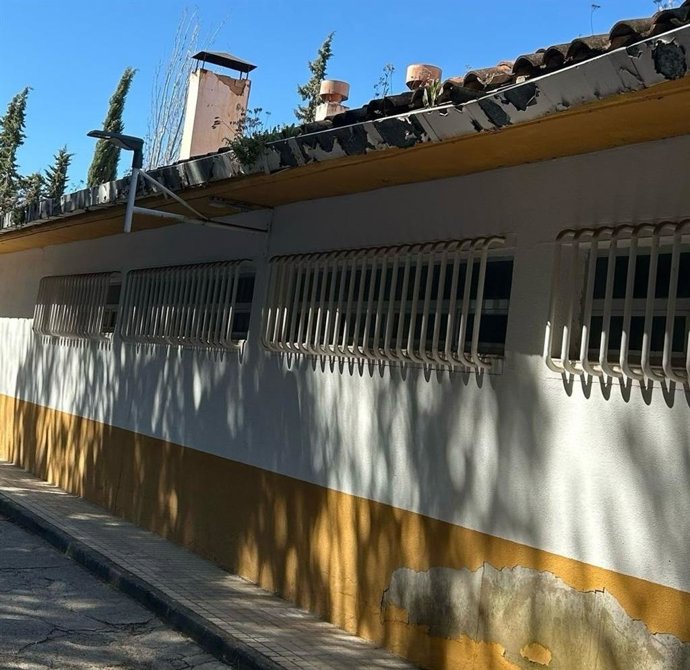 Archivo - Imagen de archivo del exterior del centro de salud de Cazorla.