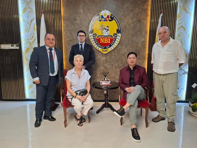 Familiares de Diego Belo co director do NBI en Filipinas