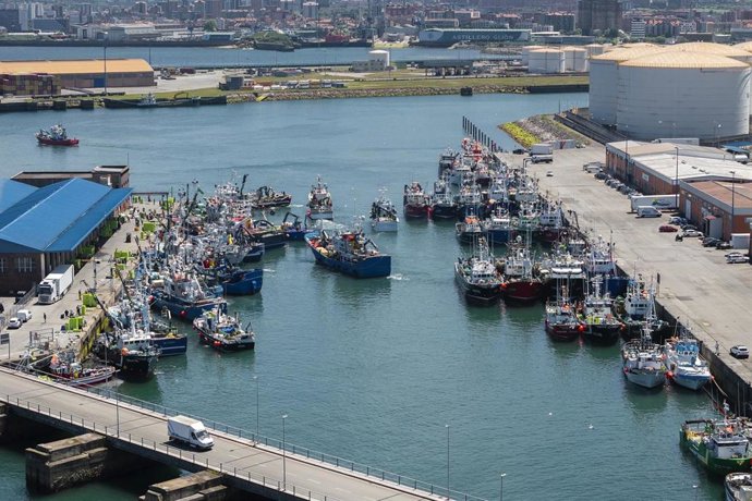 Archivo - Puerto de El Musel, en Gijón.
