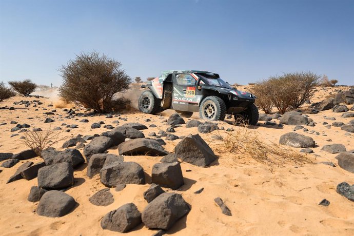 299 AL-ATTIYAH Nasser (qat), LURQUIN Fabian (bel), The Dacia Sandriders, Dacia, Ultimate, BF Goodrich, FIA W2RC, action during the Stage 11 of the Dakar 2026, on January 15, 2026 between Bisha and Al Henakiyah, Saudi Arabia - Photo Antonin Vincent / DPPI