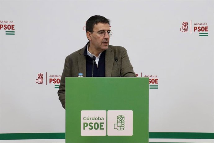El portavoz de Presidencia del PSOE-A, Mario Jiménez, en rueda de prensa en Córdoba.