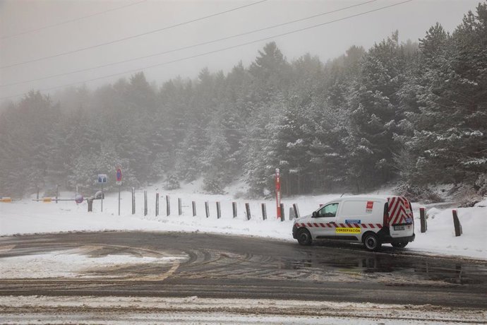 Archivo - Nieve en el Puerto de Cotos