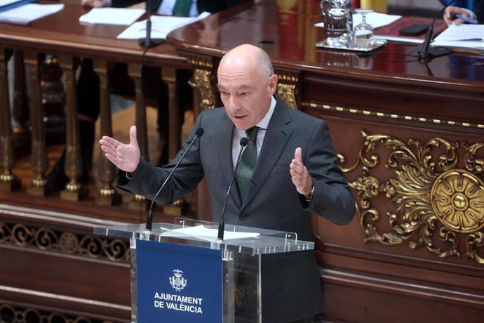 Archivo - El edil de Movilidad en el Ayuntamiento de València y presidente de la EMT de la ciudad, Jesús Carbonell, en un pleno del consistorio.