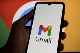 Archivo - March 16, 2025, Bandung, West Java, Indonesia: In this photo illustration, the Google Gmail Logo displayed on a smartphone screen with Google web in the background.