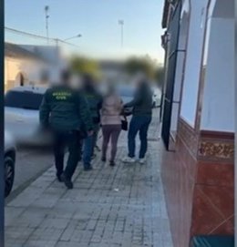 Una de las detenidas por estafar más de 7.000 euros a una mujer por el método del 'romance scam'.