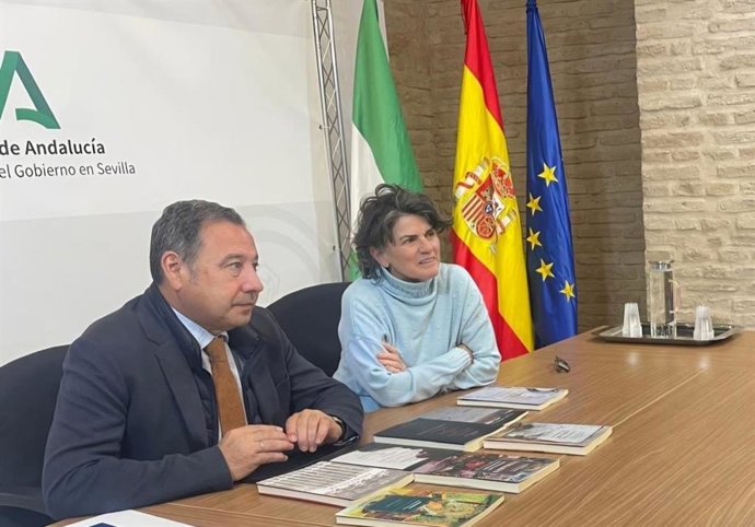 El delegado del Gobierno andaluz y la delegada territorial de Turismo presentan la oferta de la Junta respecto a la provincia para Fitur.