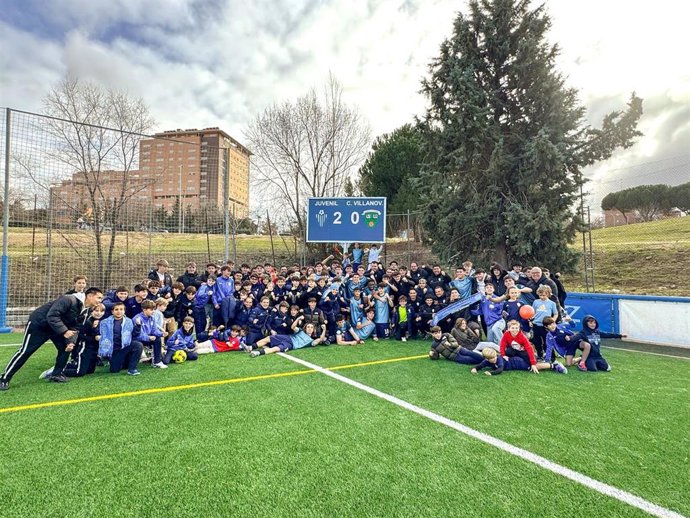 La plantilla del AD Sporting Hortaleza celebra la clasificación para la Copa del Rey Juvenil.