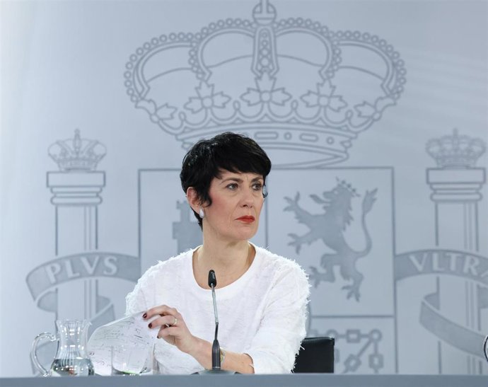 La ministra de Seguridad Social, Inclusión y Migraciones y portavoz del Gobierno, Elma Saiz, ofrece una rueda de prensa tras el primer Consejo de Ministros del año, a 7 de enero de 2026, en Madrid (España). 