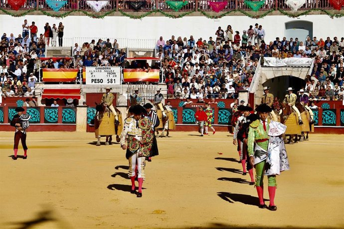 Archivo - Imagen de archivo de la Corrida Picassiana que se celebró en la Plaza de Toros de La Malagueta de Málaga en abril de 2025.
