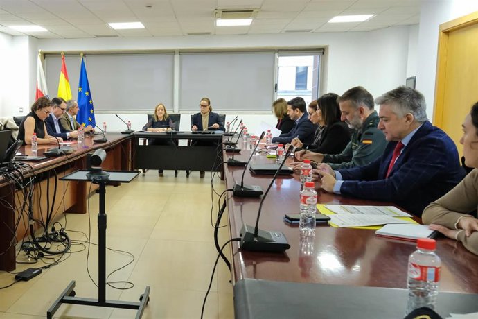 La consejera de Seguridad, Isabel Urrutia, preside el Pleno de la Comisión de Protección Civil de Cantabria