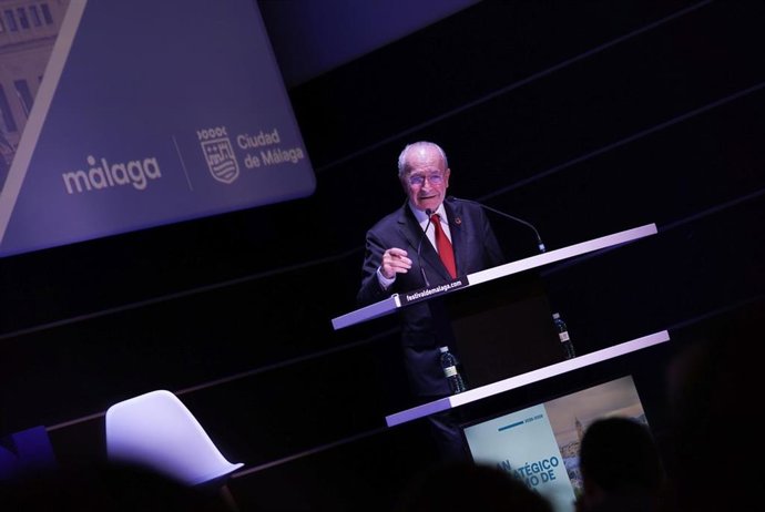 El alcalde, Francisco de la Torre ha expuesto los ejes del plan, concebido como una propuesta de trabajo ambiciosa y colaborativa para consolidar Málaga como destino global de referencia sin perder de vista su identidad.