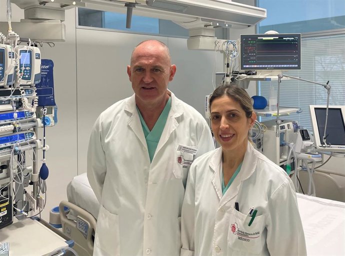 José Roldán Ramírez, coordinador autonómico de Trasplantes de Navarra, y María Barber Ansón, responsable de la Coordinación Hospitalaria de Trasplantes del Hospital Universitario de Navarra.