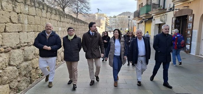 El portavoz en el Ayuntamiento de Sant Cugat, Álvaro Benejam; la diputada del PP en el Congreso, Ana Vázquez, y el secretario general del PP catalán, Santi Rodríguez