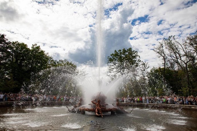Archivo - Decenas de personas disfrutan del encendido de las fuentes en los jardines del Palacio de la Granja de San Ildefonso, a 30 de mayo de 2024, en La Granja de San Ildefonso, Segovia, Castilla y León (España). 