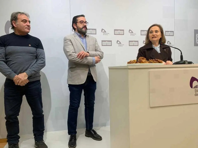 Carlos González, Óscar Jiménez y Elia Jiménez durante la presentación.