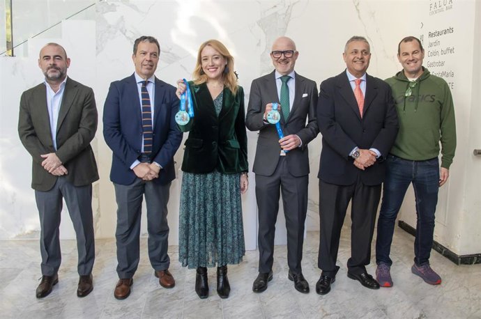 La Zurich Maratón de Sevilla de 2026 presentó sus novedades y la medalla que recibirán los corredores que finalicen su recorrido.