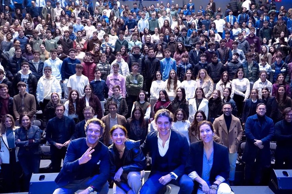 Scalpers y Silbon inspiran a más de 500 escolares en la IX edición de 'I'm Growlaber' en Sevilla.