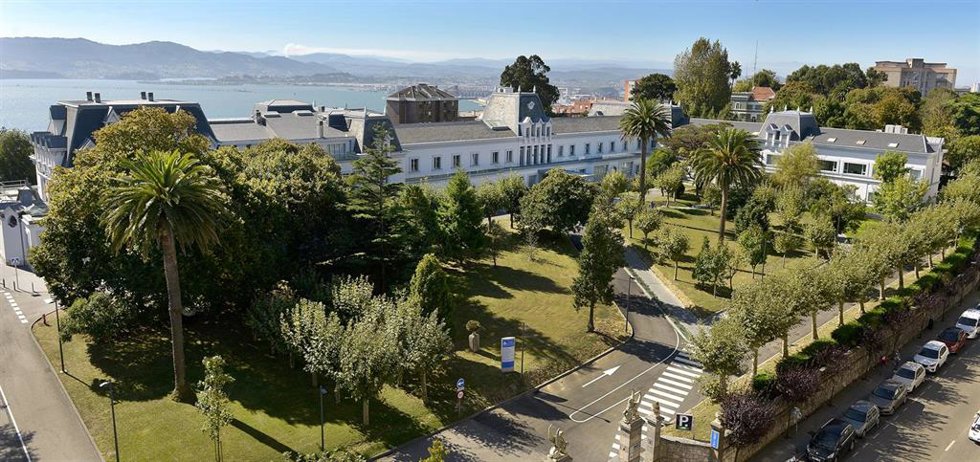 Archivo - Vista aérea del Hospital Santa Clotilde de Santander