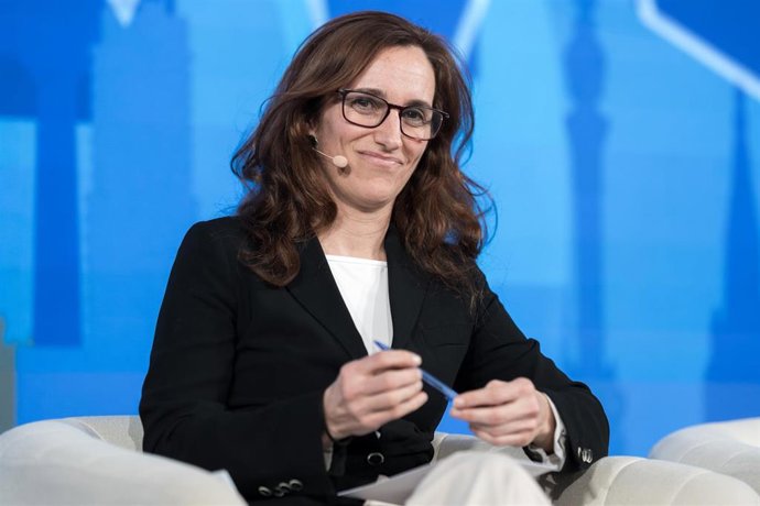 La ministra de Sanidad, Mónica García, durante la primera jornada de la XVI edición del Spain Investors Day (SID), en el Hotel Four Seasons, a 14 de enero de 2026, en Madrid (España). Durante los días 14 y 15 de enero, el foro Spain Investors Day (SID) vu