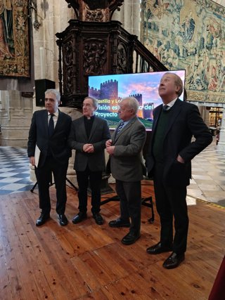 Santonja, en la catedral de Palencia, en la presentación de los procesos de digitalización del patrimonio de la Comunidad y de la plataforma CID.