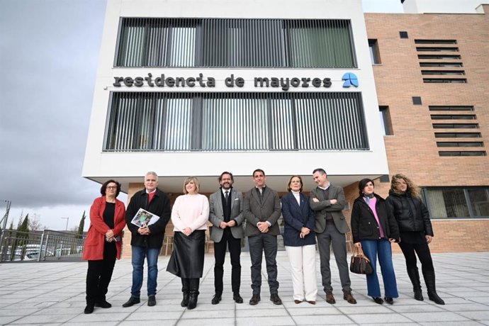 Visita de la Junta a la a residencia de mayores Longea de Alhendín.
