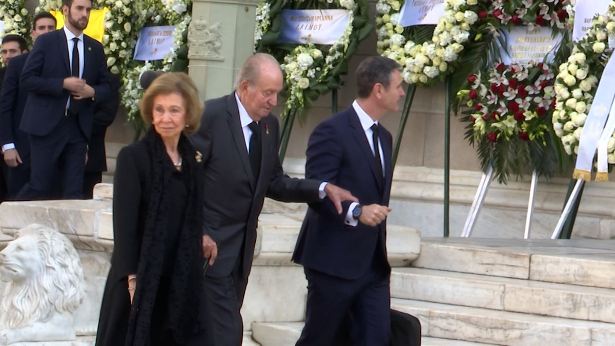 El rey Juan Carlos no asistirá finalmente al entierro de Irene de Grecia por  razones de salud