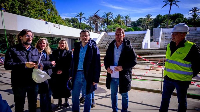 El alcalde de Cádiz en la obra del teatro del Parque.