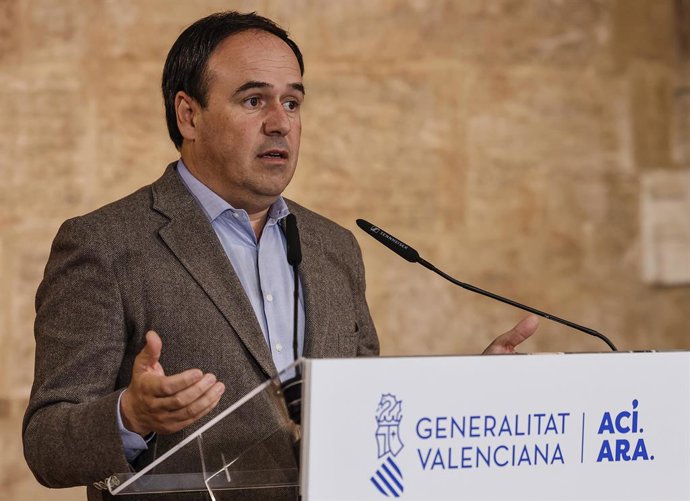 El president de la Generalitat valenciana, Juanfran Pérez Llorca, ofereix una roda de premsa, en una imatge d'arxiu