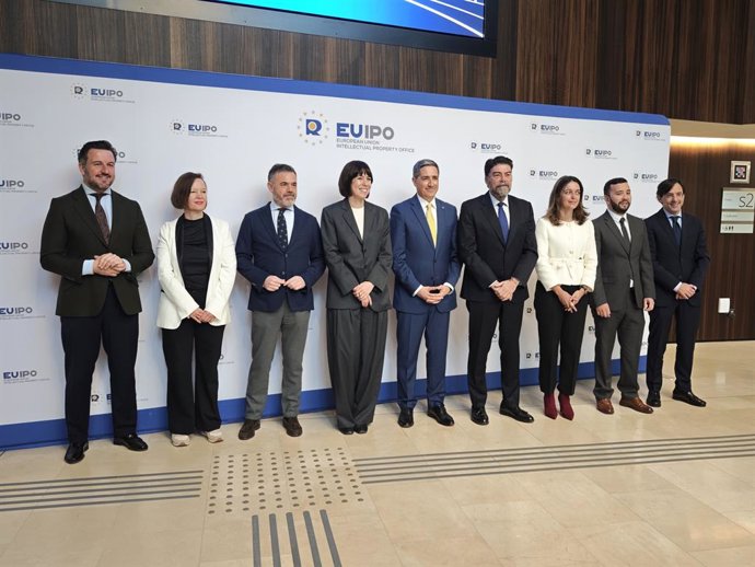 Autoridades posan en el acto de la EUIPO celebrado este viernes en Alicante