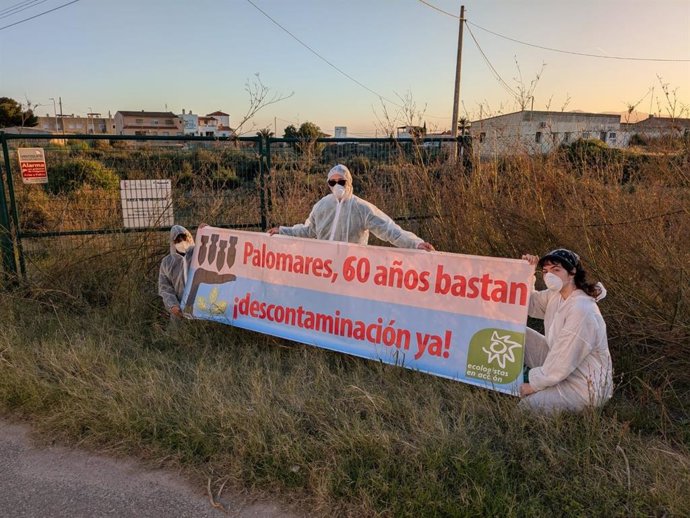Ecologistas en Acción reclama la descontaminación de Palomares (Almería).