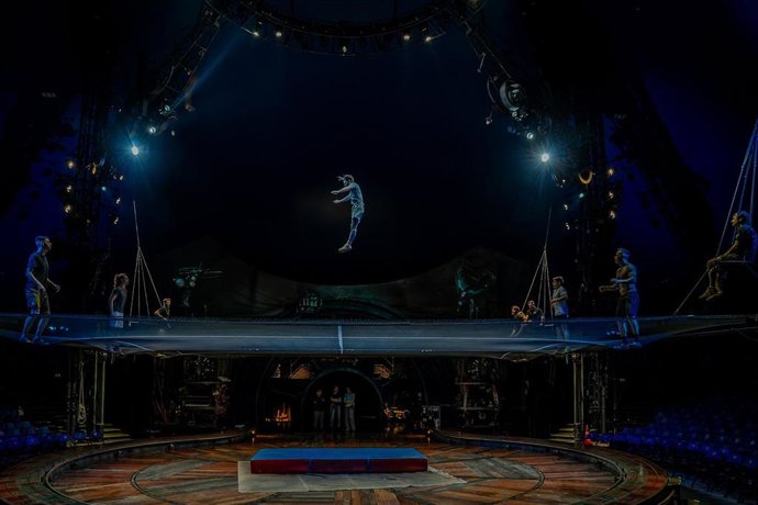 Acróbatas del Circo del Sol durante los ensayos.