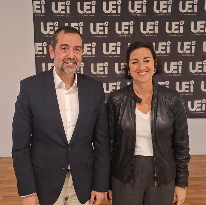 El president de la UEI, Pep García i la consellera d'Economia i Finances de la Generalitat, Alícia Romero