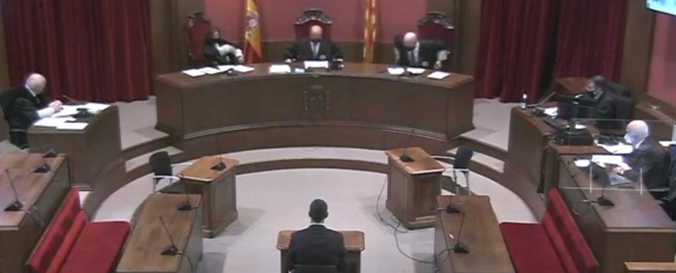 Archivo - Imagen del juicio en el TSJC al exconseller de Acción Exterior Bernat Solé por presunta desobediencia el 1-O cuando era alcalde de Agramunt (Lleida)