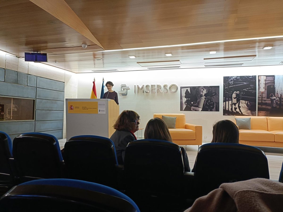 Galicia reduce en un 45,6% las personas con más de 6 meses en espera de dependencia y el tiempo medio baja a 324 días