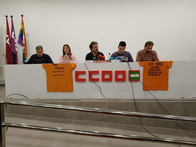 Responsables del comité de empresa de Hitachi y de CCOO, durante la rueda de prensa que han ofrecido en la sede del sindicato.