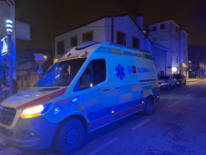 Servicios de SUMMA 112 atienden a un hombre herido de gravedad por un atropello en PArla