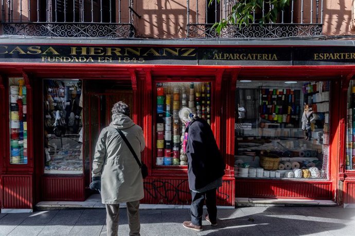 El establecimiento 'Cordelería- Alpargatería Casa Hernanz' perteneciente a la red de Comercios Centenarios de la ciudad de Madrid, a 10 de enero de 2026, en Madrid (España). 