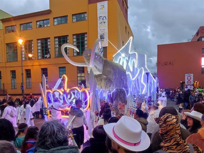 Archivo - El artilugio ganador del octavo premio en el Descenso de Galiana de Avilés, con motivo del Antroxu.