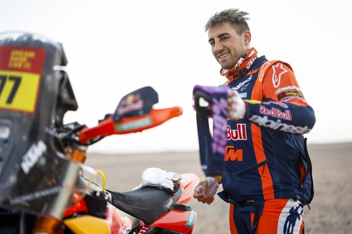 BENAVIDES Luciano (arg), Red Bull KTM Factory Racing, KTM, Rally GP, FIM W2RC, retrato durante a 8ª etapa do Dakar 2026, em 12 de janeiro de 2026, em Wadi Ad-Dawasir, Arábia Saudita - Foto Julien Delfosse / DPPI