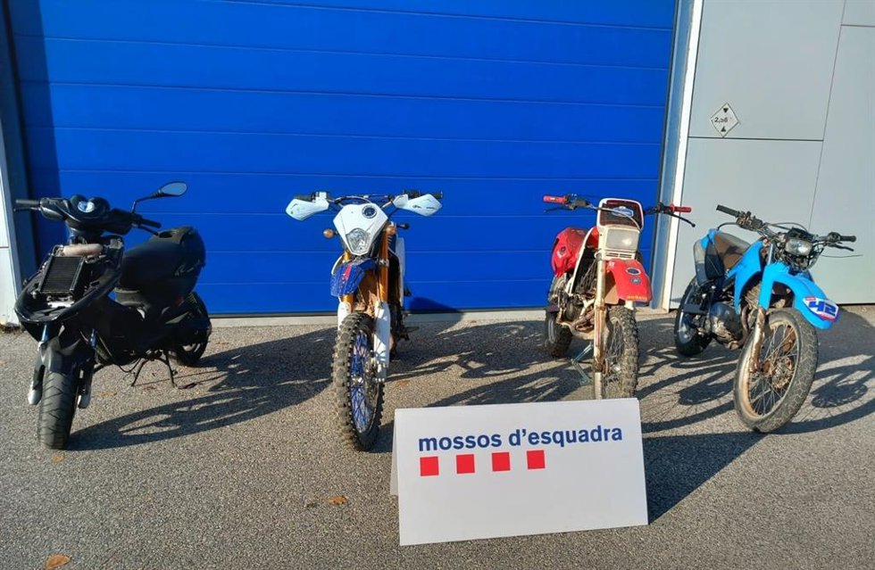 Las 4 motocicletas encontradas por los Mossos d'Esquadra