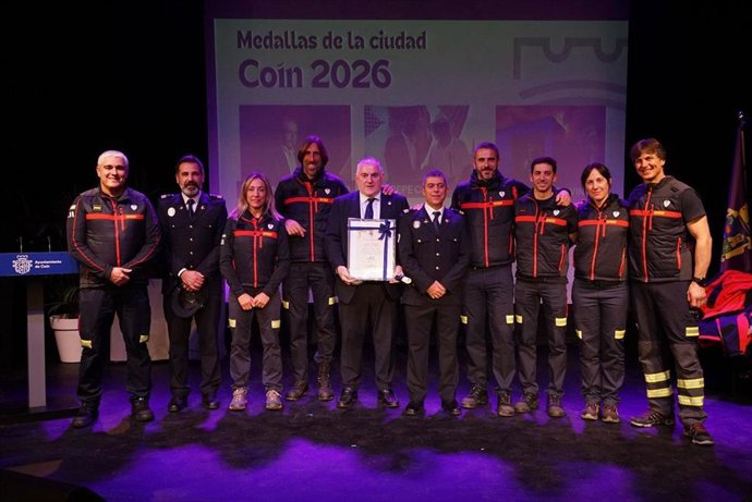 El Consorcio Provincial de Bomberos de la Diputación de Málaga recibe la Medalla de la Ciudad de Coín