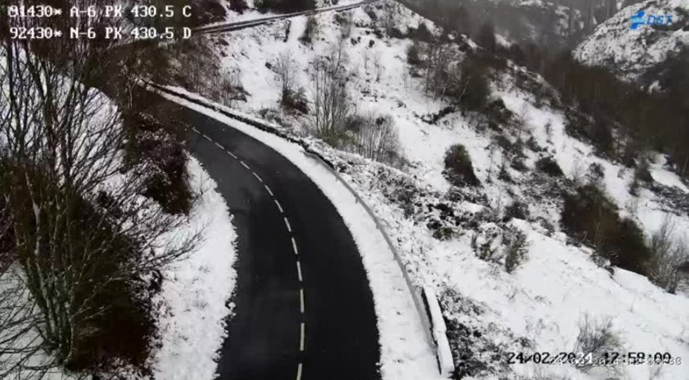 Archivo - La Dirección General de Tráfico anuncia que hasta 52 vías de ocho provincias se encuentran afectadas por nieve 