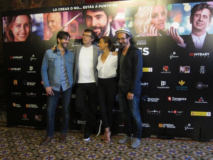 Archivo - Imagen de achivo del director Miguel Ángel Lamata y los actores Eduardo Noriega, Fele Martínez y Michelle Jenner en el acto de presentación de la película 'Nuestros amantes' en Zaragoza. 