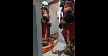 Bomberos acuden a ventilar una casa llena de humo en Noja