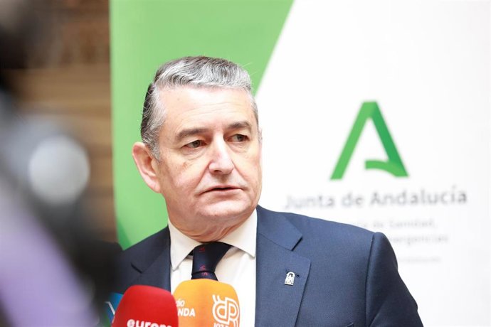 El consejero de Sanidad, Presidencia y Emergencias, Antonio Sanz, interviene en el acto de la firma del convenio en el Casino de Ronda. A 16 de enero de 2026, en Ronda (Andalucía, España).