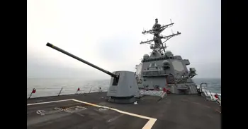 China despliega barcos y aviones para vigilar a un destructor de EEUU en el estrecho de Taiwán