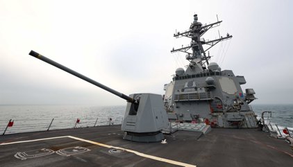 China despliega barcos y aviones para vigilar a un destructor de EEUU en el estrecho de Taiwán